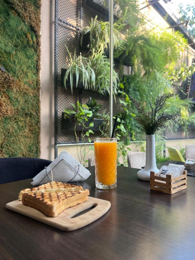 Vila 90 Boutique Hotel ティラナ エクステリア 写真