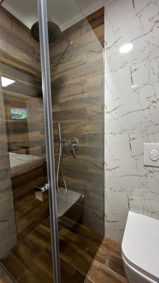 Vila 90 Boutique Hotel ティラナ エクステリア 写真