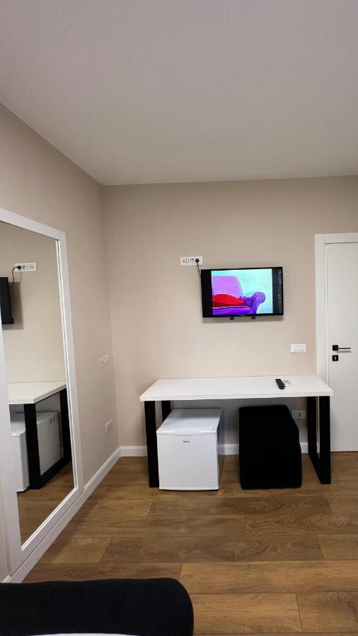 Vila 90 Boutique Hotel ティラナ エクステリア 写真