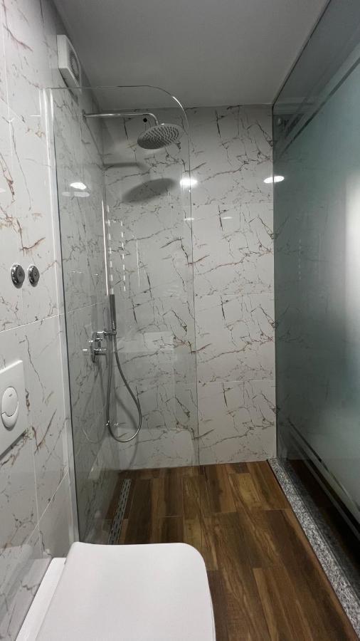 Vila 90 Boutique Hotel ティラナ エクステリア 写真