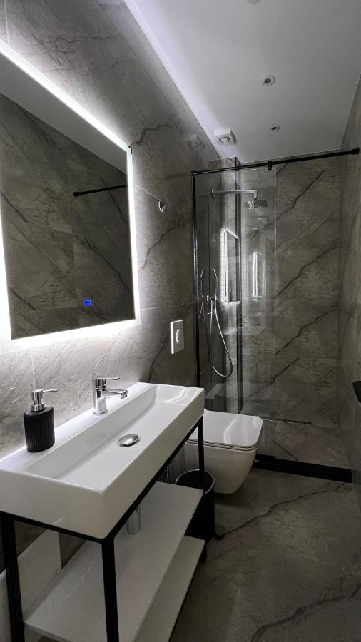 Vila 90 Boutique Hotel ティラナ エクステリア 写真
