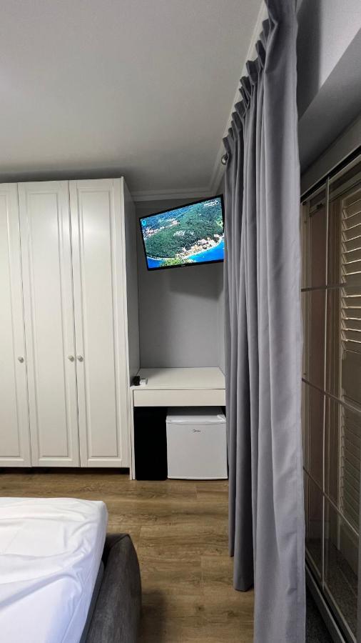 Vila 90 Boutique Hotel ティラナ エクステリア 写真