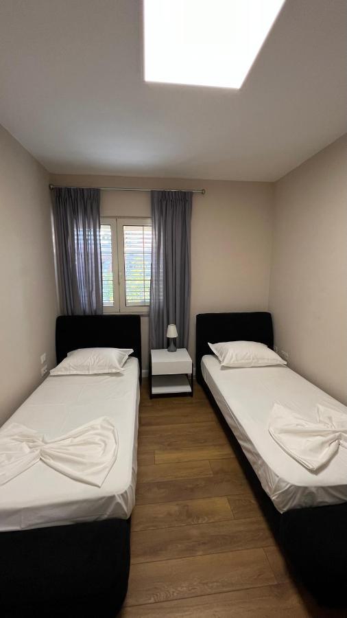 Vila 90 Boutique Hotel ティラナ エクステリア 写真