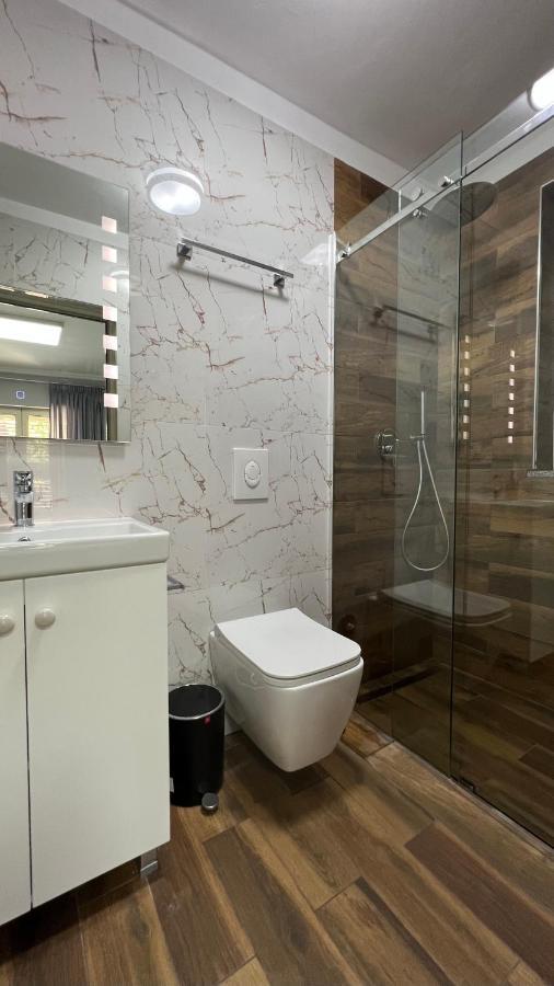 Vila 90 Boutique Hotel ティラナ エクステリア 写真