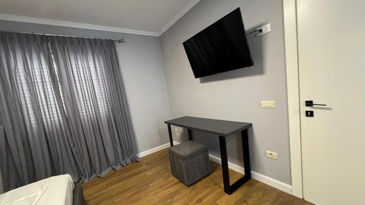Vila 90 Boutique Hotel ティラナ エクステリア 写真