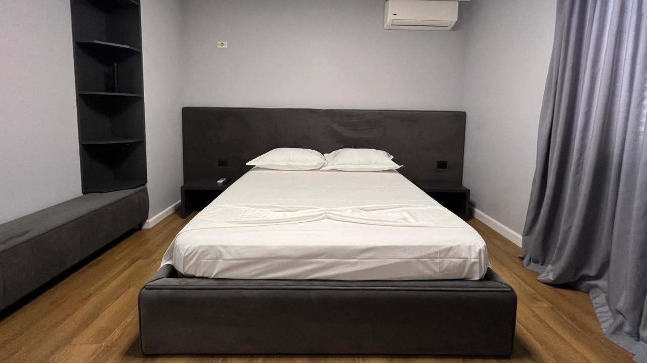 Vila 90 Boutique Hotel ティラナ エクステリア 写真