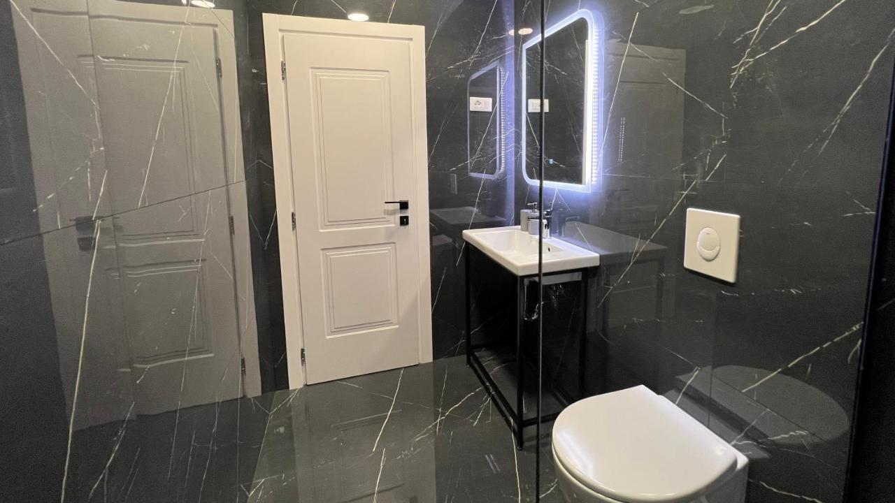 Vila 90 Boutique Hotel ティラナ エクステリア 写真